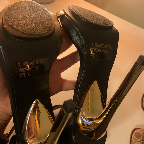 Charlotte Russe Black and Gold Heel w Ankle Buckle - Picture 3 of 3